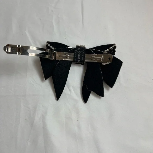 Elegant Black and Silver Bow Hair Clip - Picture 5 of 6